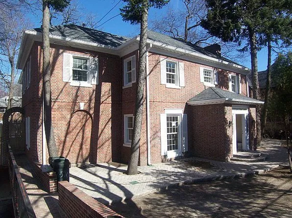 4570 Henry Hudson Pkwy E, Bronx, NY 10471