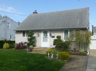 2351 Willow St, Wantagh, NY 11793