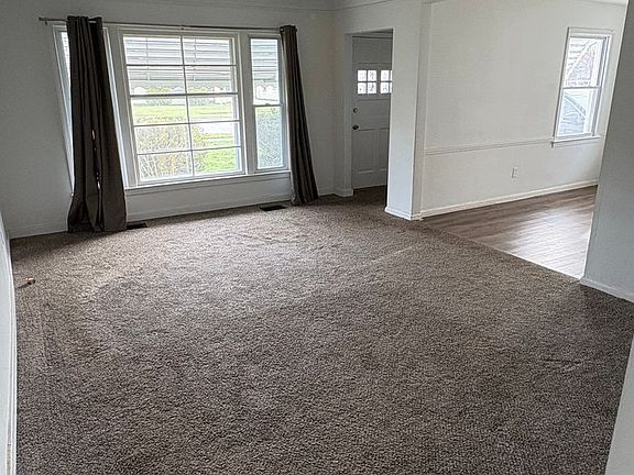 5th image of 18217 Invermere Ave
