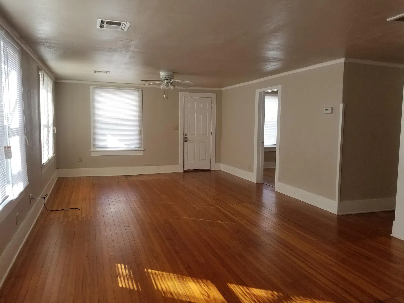 3 bed, 1100 sqft, $1,200 — Photo 4