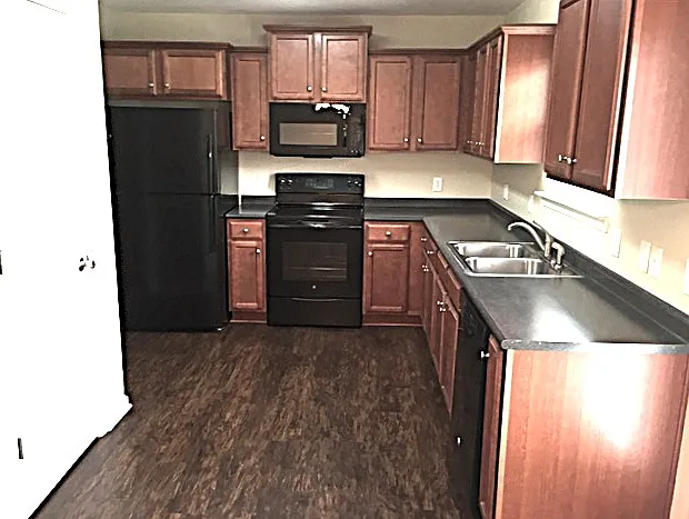 1523 Bradley Blvd — Photo 2