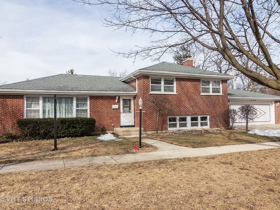 1st image of 104 E Willow St