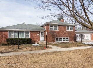 104 E Willow St, Arlington Heights, IL 60004