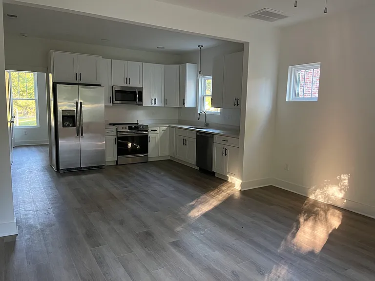 3349 Lakeside Pl — Photo 6