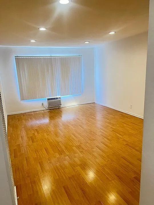 1815 N. Serrano Avenue, — Photo 3