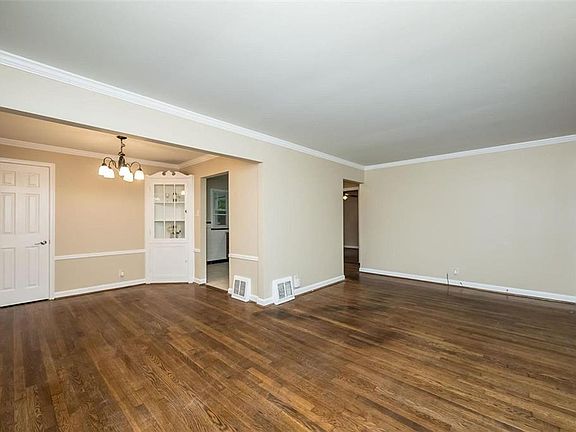 3rd image of 1424 Golden Dr