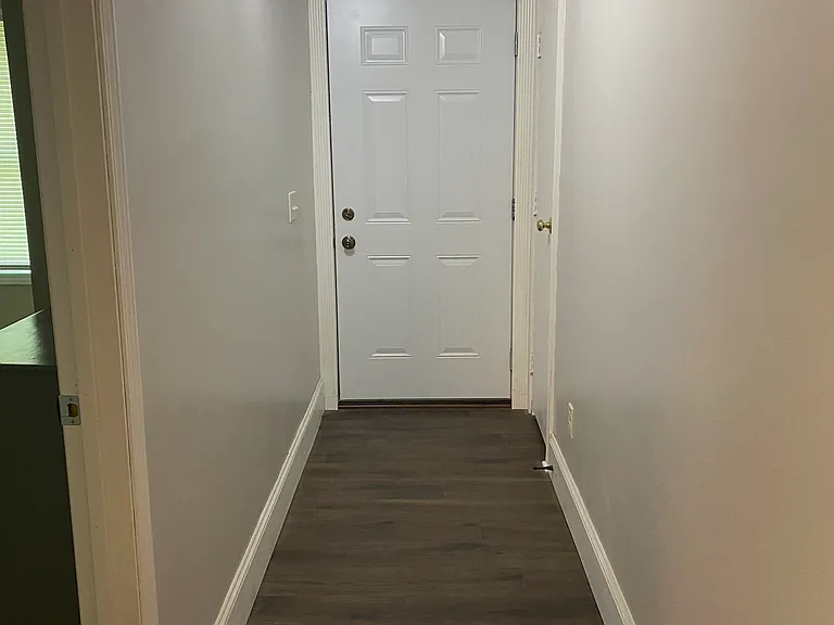 807 College St S — Photo 2