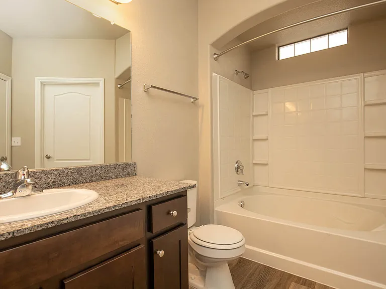 2a2/2b2 Renovated 959 SQFT 2 Bed 2 Bath