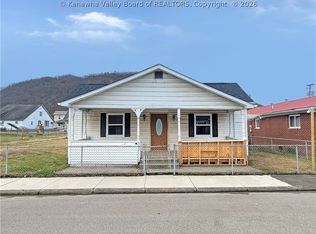 502 William St, Cedar Grove, WV