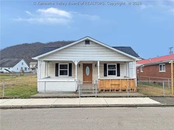 502 William St, Cedar Grove, WV 25039