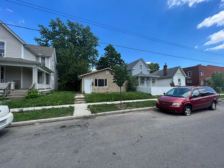 48-50 N Eureka Ave — Photo 9