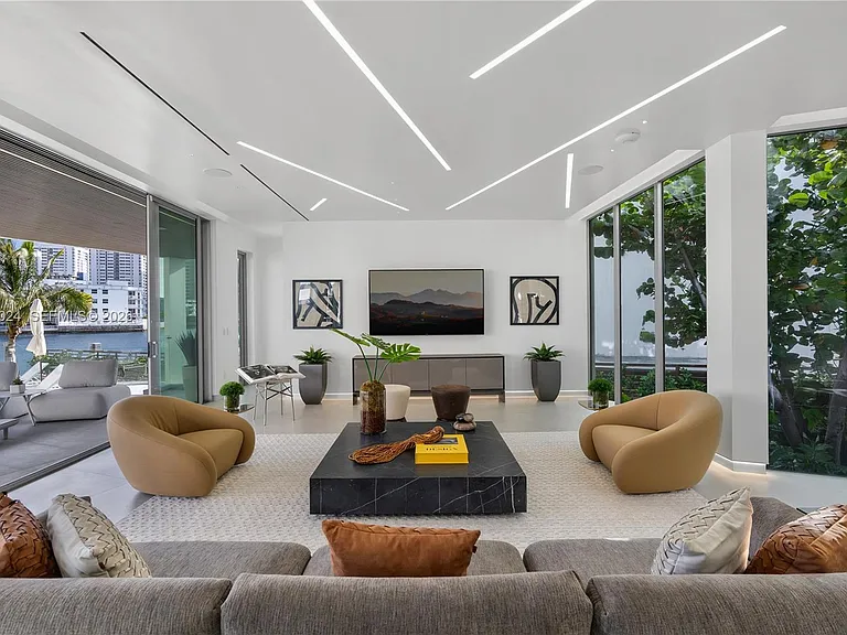 501 Palm Dr — Photo 14