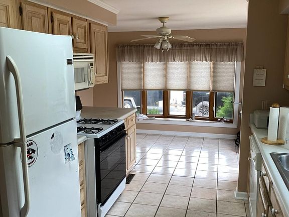 5th image of 715 Evergreen Ct