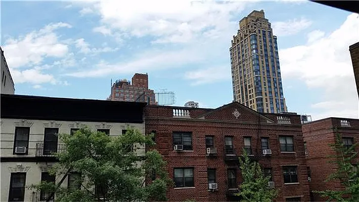 Sold by New York Private Realty Group | media 7