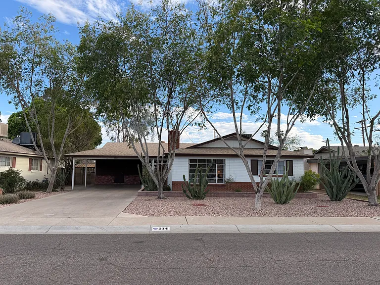 2041 W Marlette Ave — Photo 17