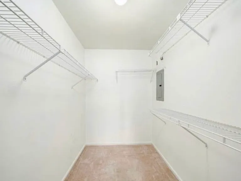 1008 Beacon Hill Dr #1008 — Photo 3