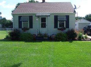 1724 Freeport Rd, Sterling, IL 61081