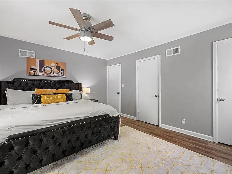 4 bed, 2.5 bath, 2276 sqft, $2,400 — Photo 3