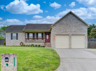 1637 Country Meadows Dr, Sevierville, TN 37862