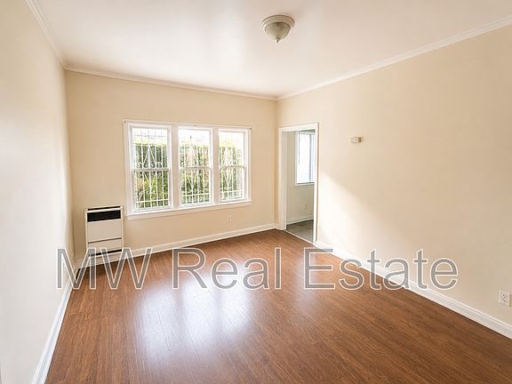 3rd image of 936 E 24th St #105