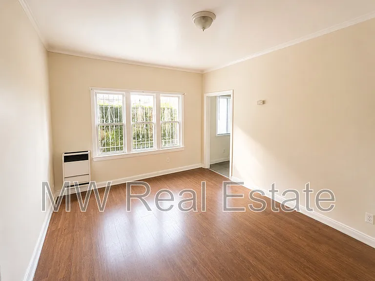 936 E 24th St #105 — Photo 3