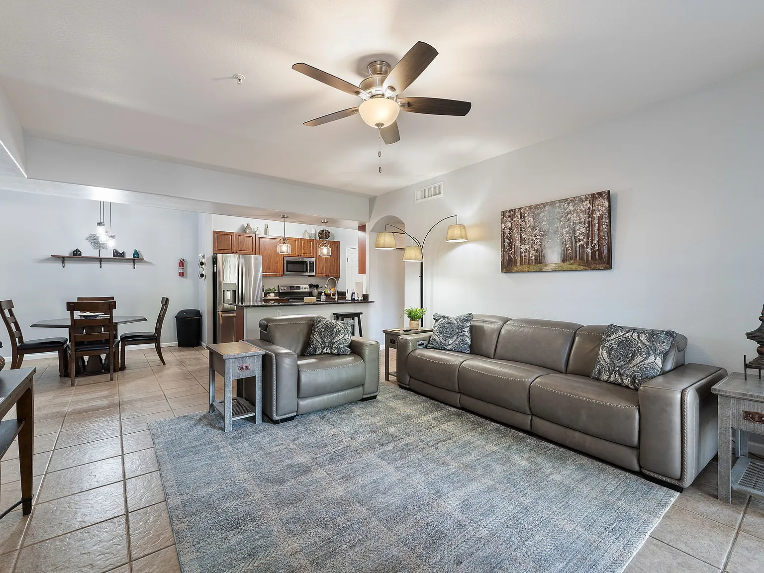 3 bed, 1268 sqft, $2,300 — Photo 2