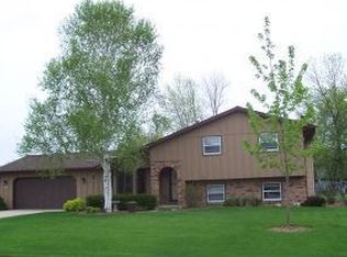 2890 Sleepy Hollow Dr, Green Bay, WI 54311