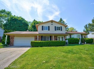 11342 Grand Oak Dr, Grand Blanc, MI