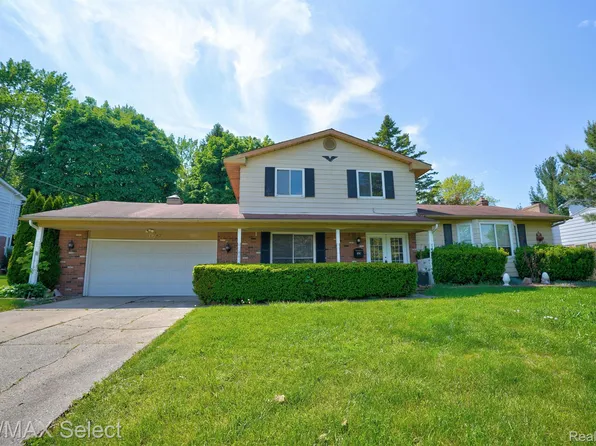 11342 Grand Oak Dr, Grand Blanc, MI 48439