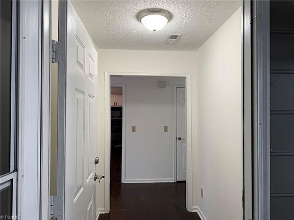 3rd image of 812 Ashebrook Dr APT D