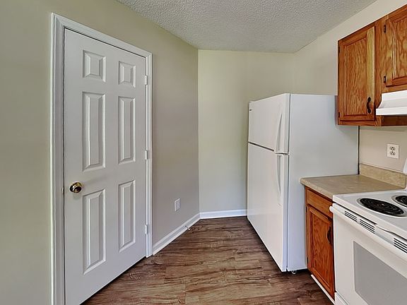 5th image of 6301 Farmstead Dr