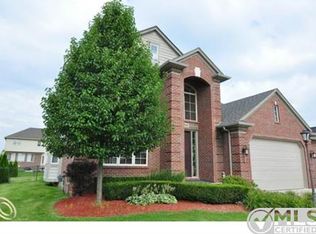 15985 Bishopsgate Dr, Macomb, MI