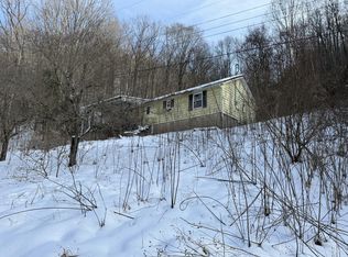 571 Ruckers St, Madison, WV 25130