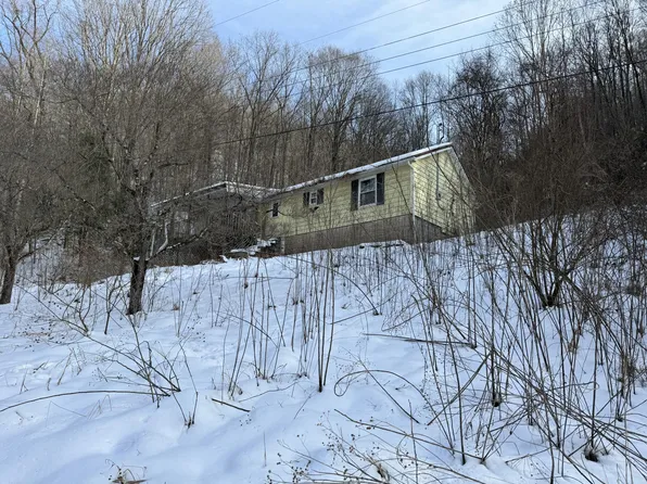 571 Ruckers St, Madison, WV 25130