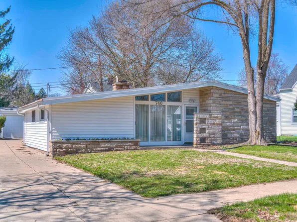 740 Briarcliff Rd, Jackson, MI 49203