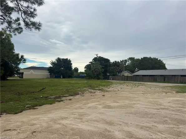 2130 Santa Barbara BLVD, NAPLES, FL 34116