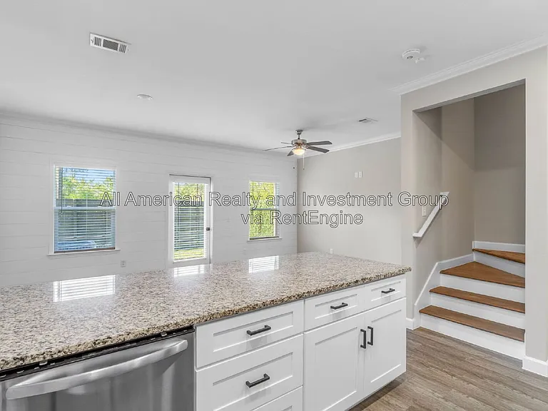 1817 Stable Ln — Photo 8