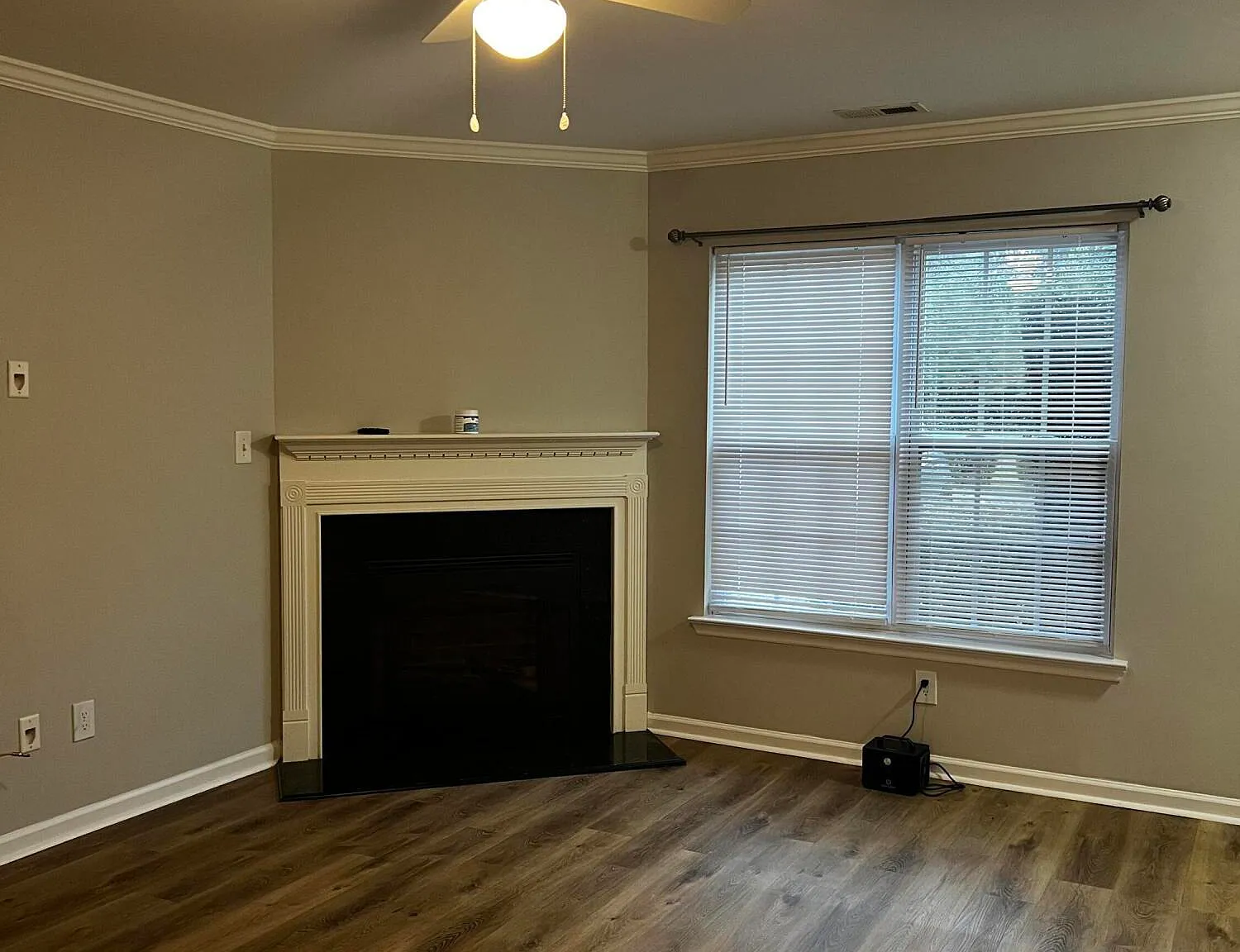 2 bed, 1.5 bath, 1094 sqft, $1,300 — Photo 3