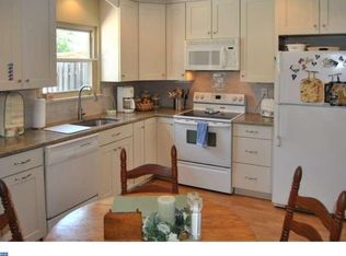 49 Green Woods Dr, Horsham, PA 19044