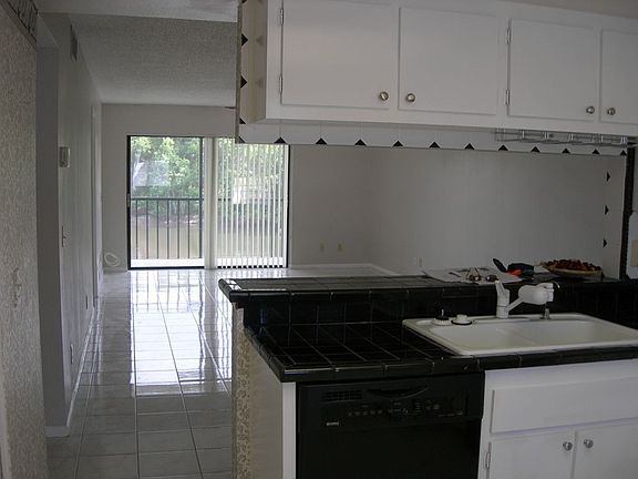 5th image of 266 Cypress Ln