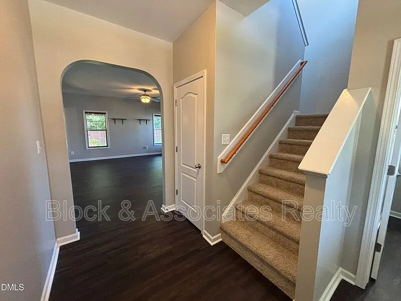3 bed, 2.5 bath, $2,000 — Photo 2