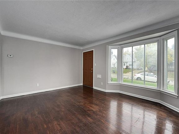 3rd image of 5121 E 115th St
