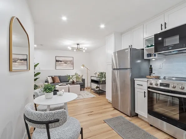 7 Wildwood St APT 3, Dracut, MA 01826