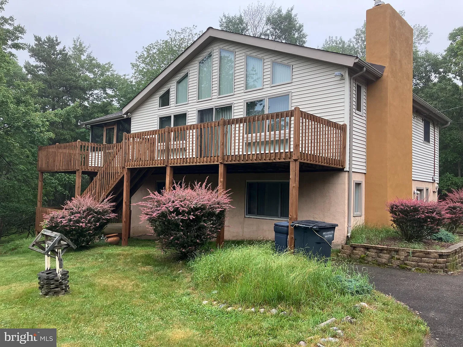 186 Elmwood Dr photo 1
