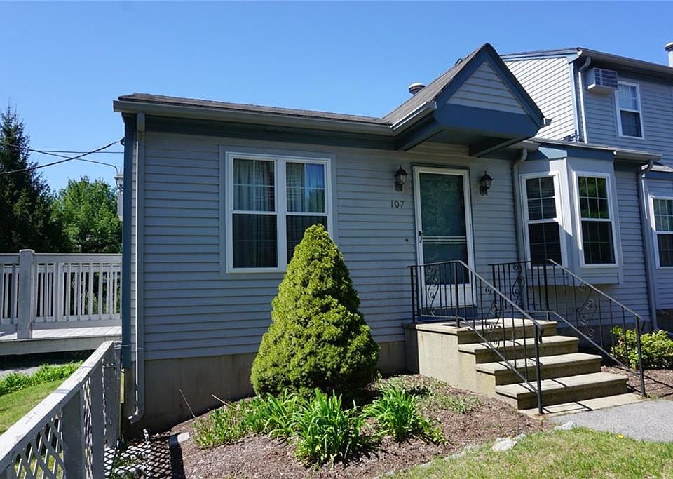 1st image of 565 Quaker Ln APT 107
