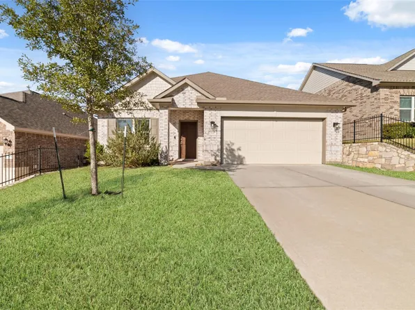 919 Golden Willow Ln, Conroe, TX 77304