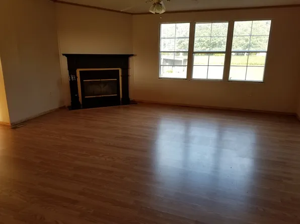 102 Cypress Ln, Godwin, NC 28344