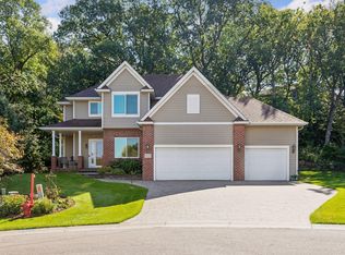 833 Amble Ct, Shoreview, MN 55126