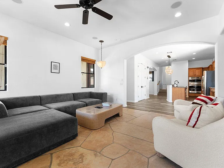 14333 W Cypress St — Photo 2