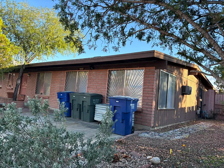 E 2nd Pl — Photo 12
